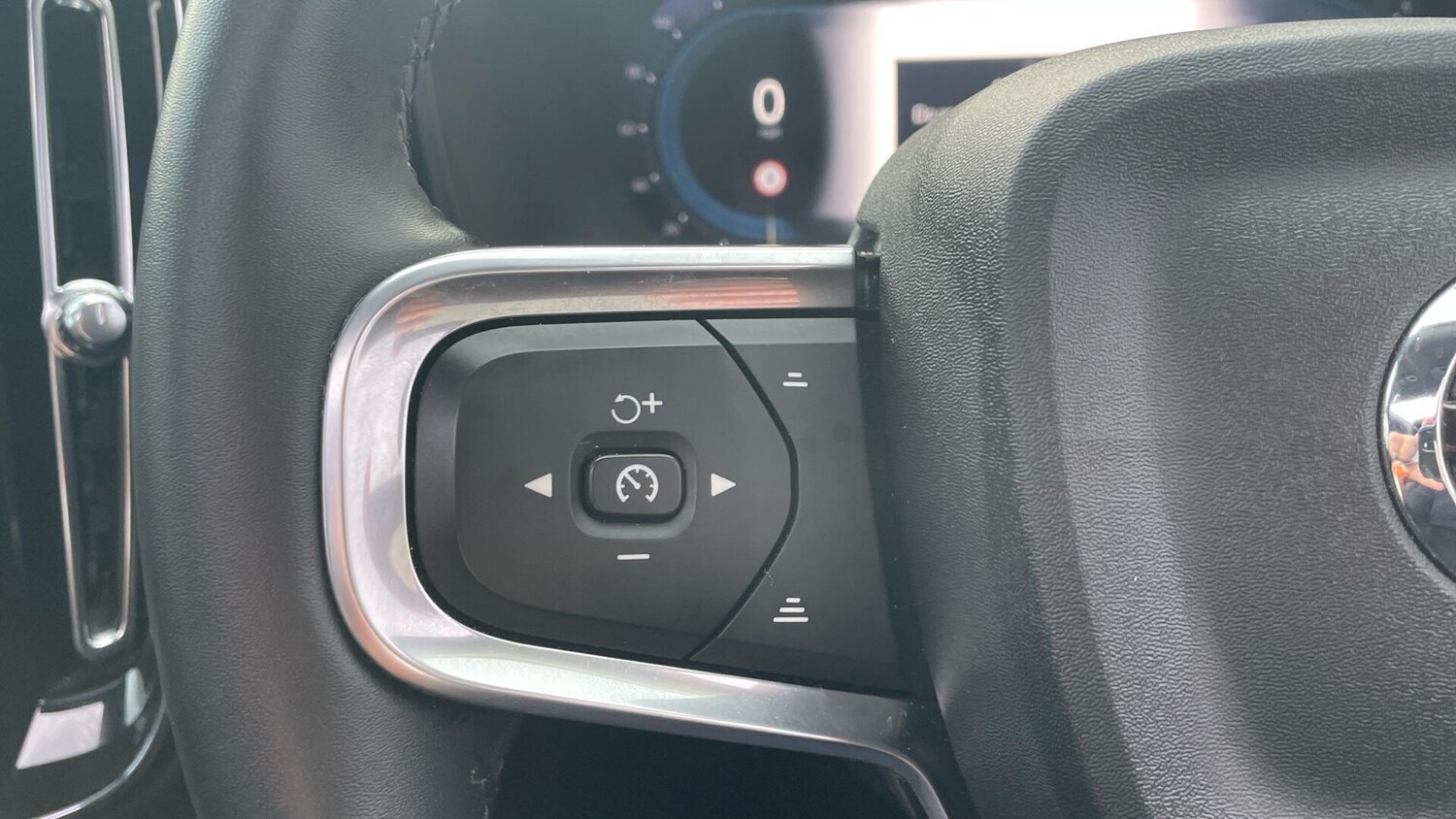 Used Volvo XC40 2025 for sale - 77633152: Photo 21