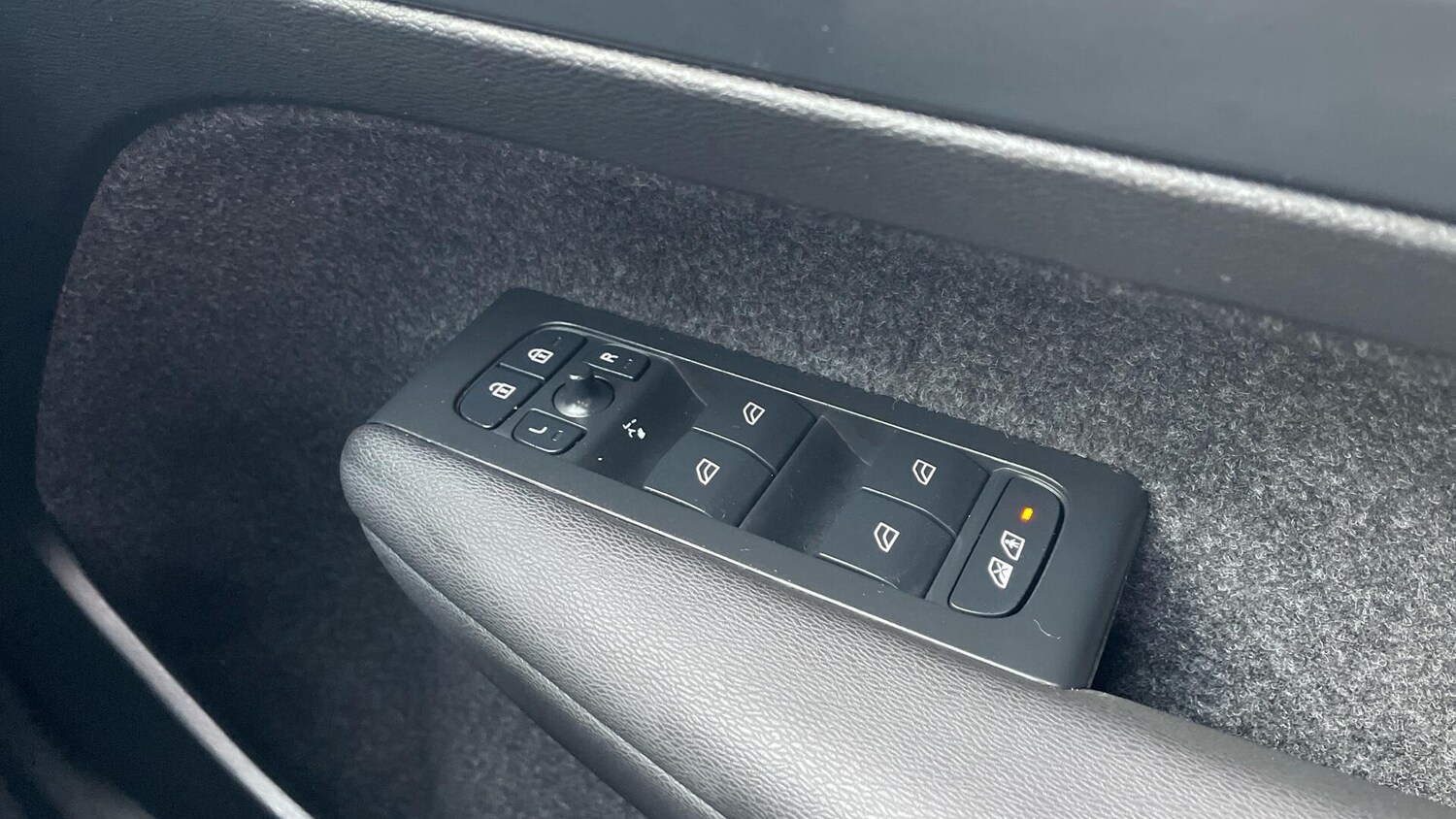 Used Volvo XC40 2025 for sale - 77633152: Photo 24