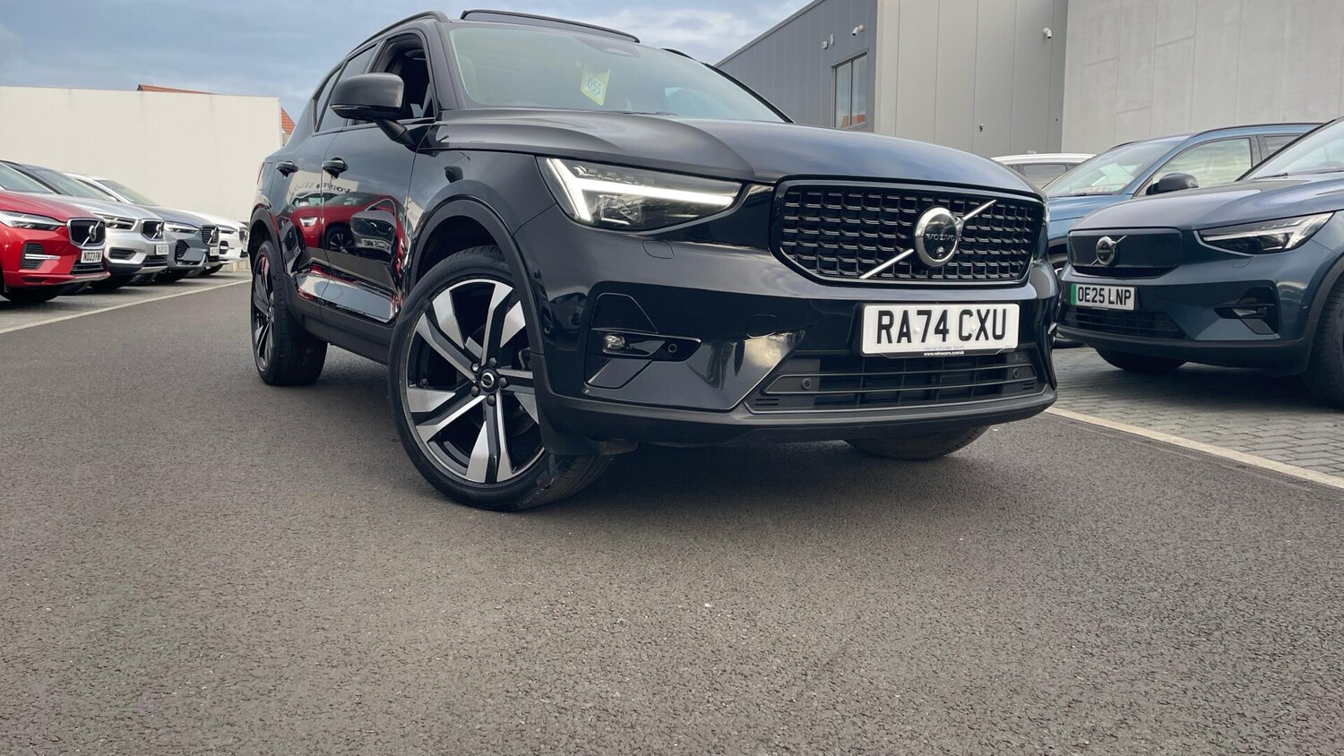 Used Volvo XC40 2025 for sale - 77633152: Photo 40