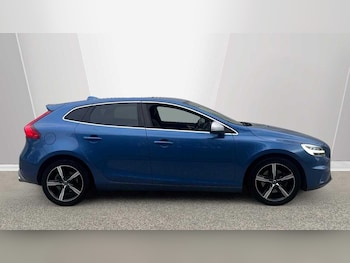 Used Volvo V40 2019 for sale - 77958089: Photo