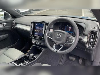 Used Volvo XC40 2023 for sale - 75334578: Photo