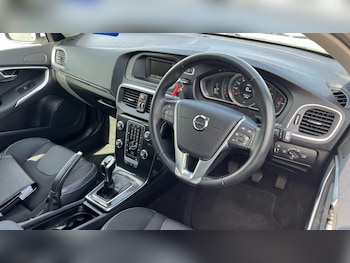 Used Volvo V40 2019 for sale - 78622618: Photo