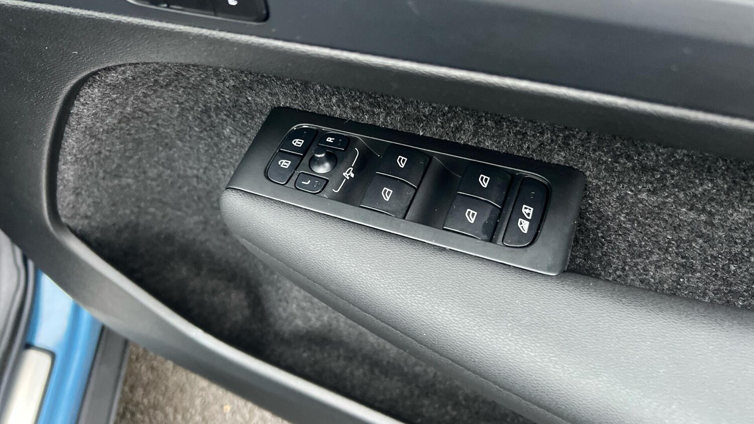 Used Volvo XC40 2025 for sale - 76886438: Photo 23