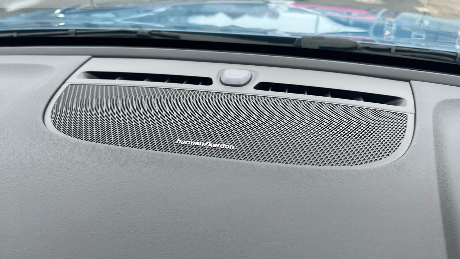 Used Volvo XC40 2025 for sale - 76886438: Photo 24