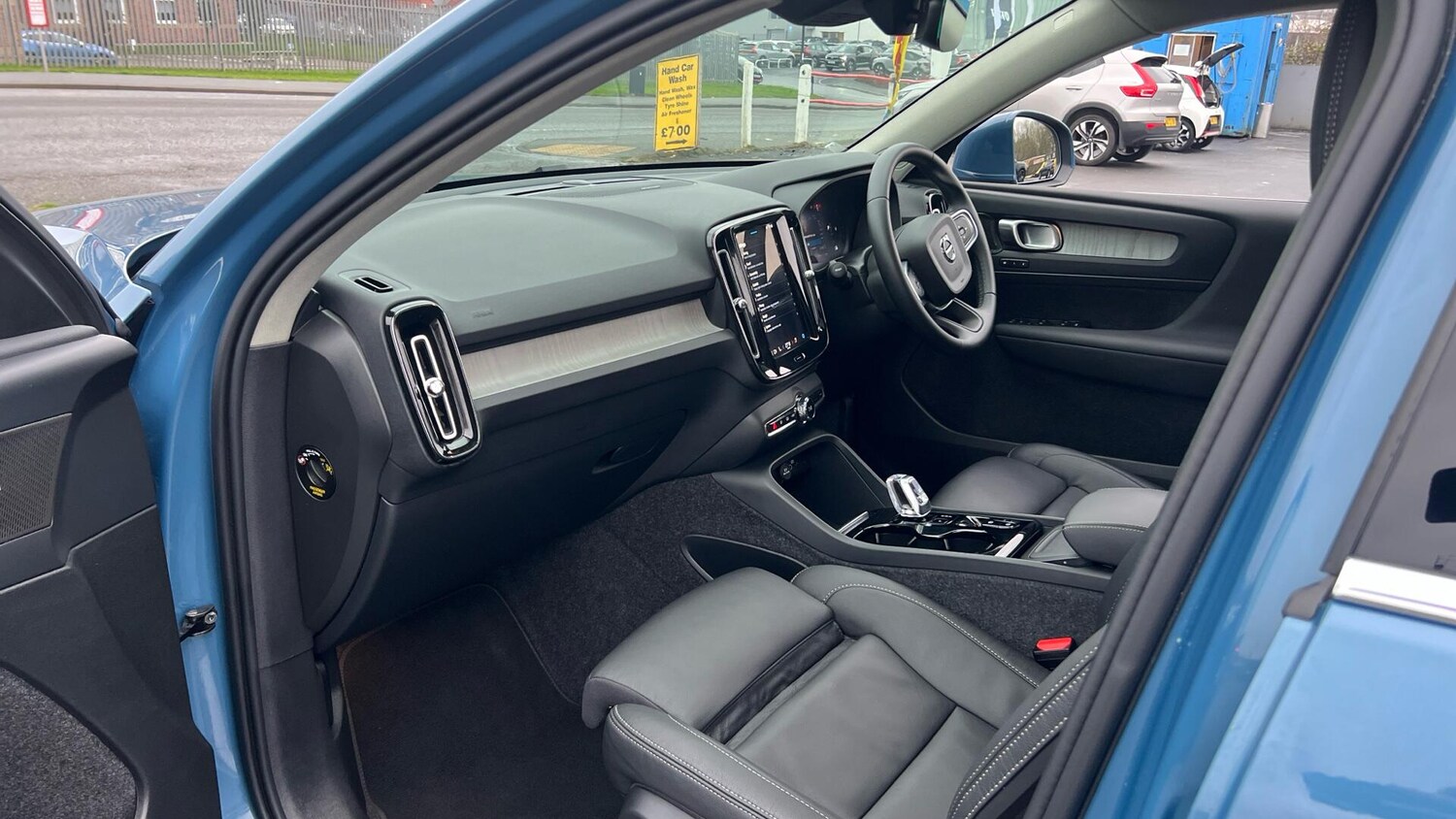 Used Volvo XC40 2025 for sale - 76886438: Photo 50