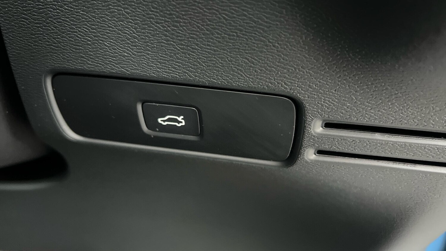 Used Volvo XC40 2025 for sale - 76886438: Photo 56