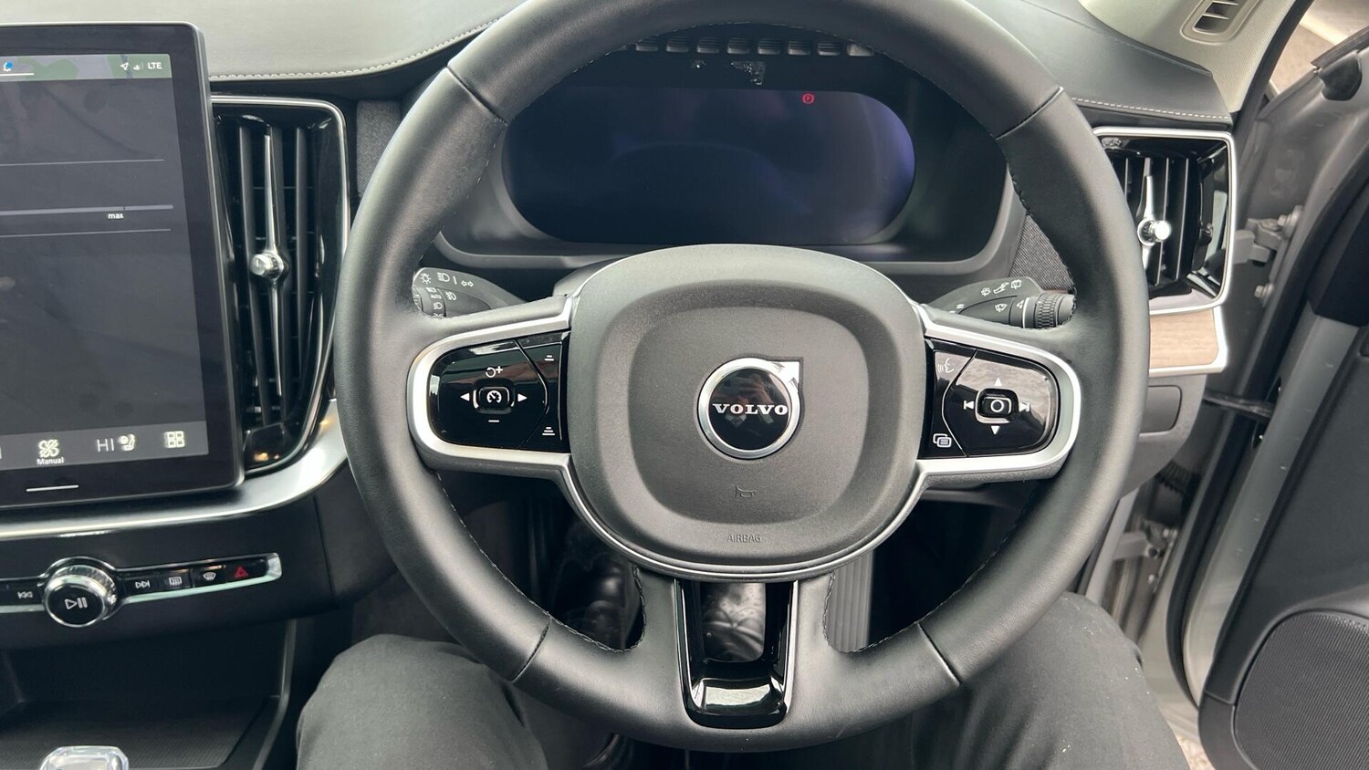 Used Volvo XC90 2025 for sale - 78048195: Photo 48