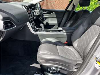 Used Jaguar XE 2019 for sale - 75061866: Photo