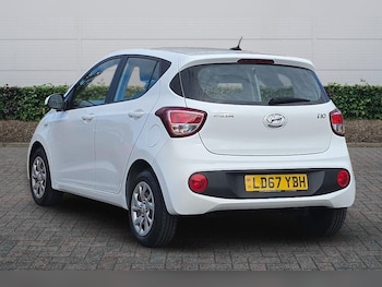 Used Hyundai i10 2017 for sale - 79510323: Photo
