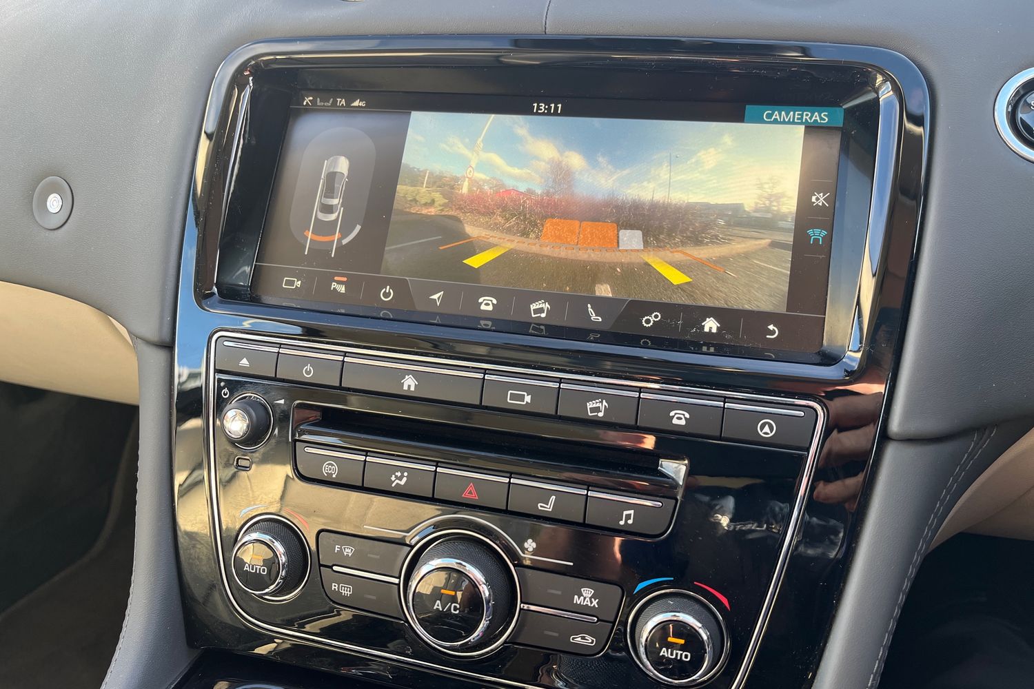 Used Jaguar XJ 2018 for sale - 76800738: Photo 25