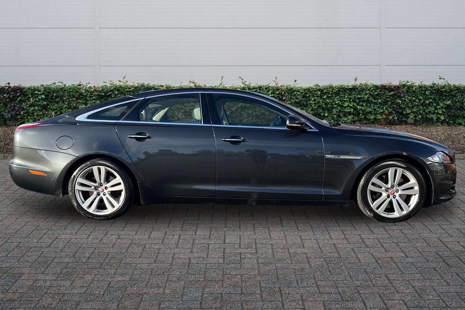 Used Jaguar XJ 2018 for sale - 76800738: Photo 5