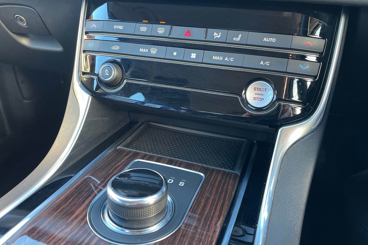 Used Jaguar XF 2017 for sale - 76586509: Photo 17