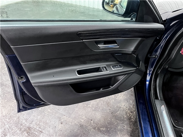 Used Jaguar XF 2017 for sale - 76095663: Photo 20