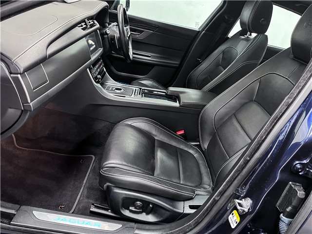 Used Jaguar XF 2017 for sale - 76095663: Photo 3