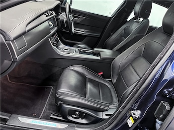 Used Jaguar XF 2017 for sale - 76095663: Photo