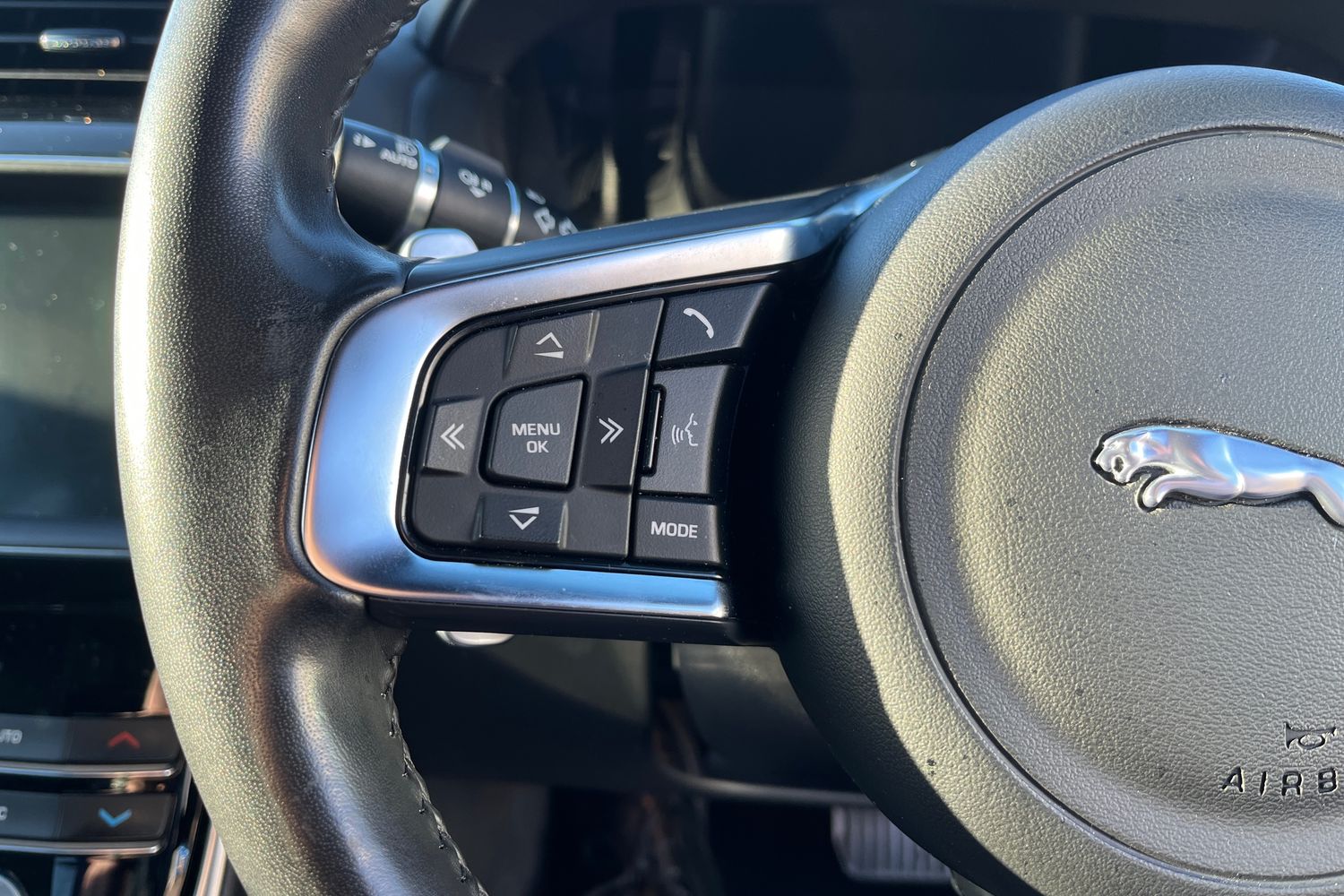 Used Jaguar XE 2019 for sale - 76670998: Photo 16