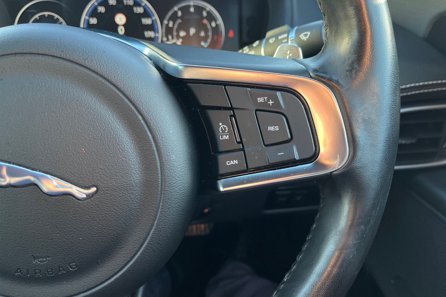 Used Jaguar XE 2019 for sale - 76670998: Photo 17