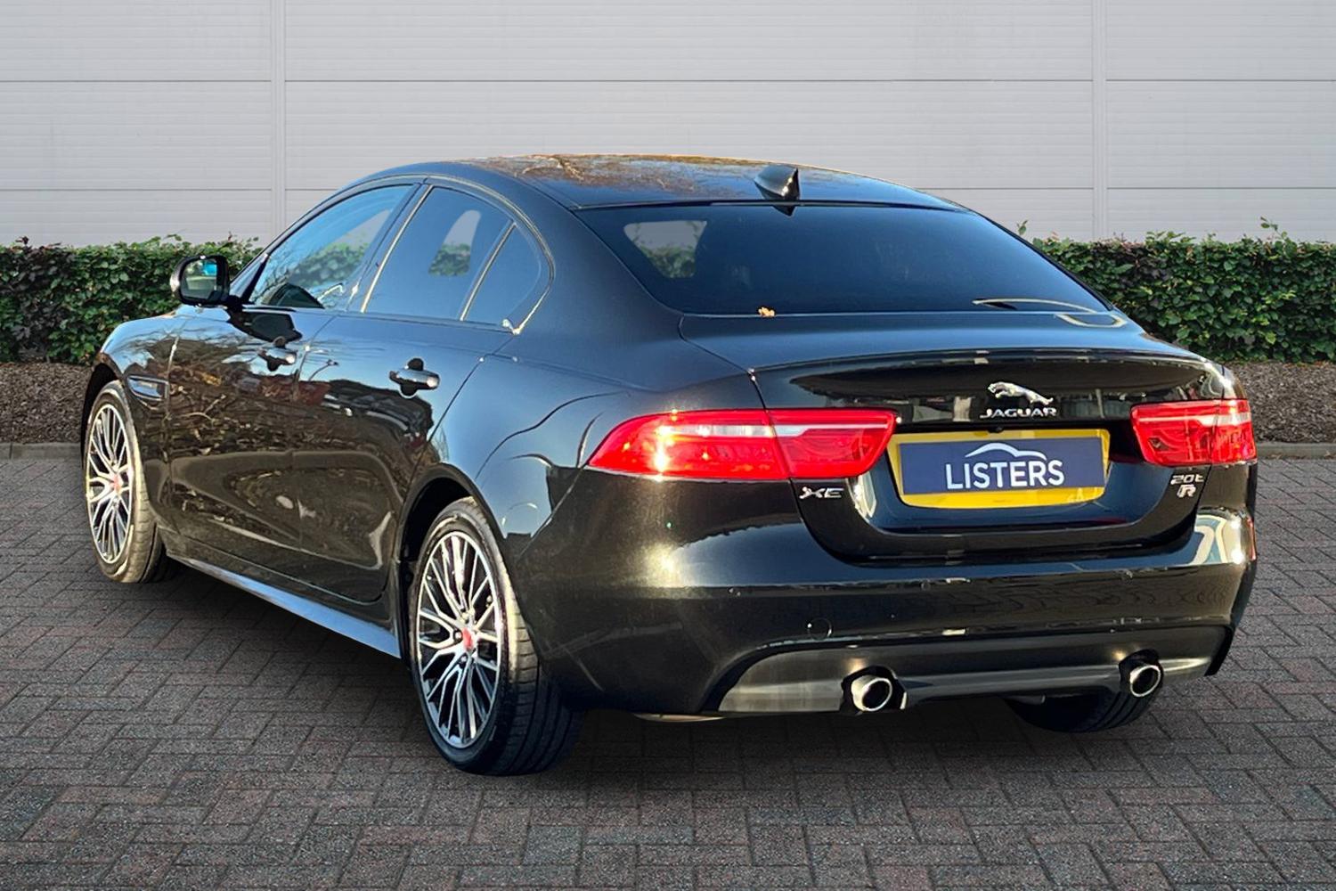 Used Jaguar XE 2019 for sale - 76670998: Photo 2