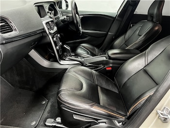 Used Volvo V40 2019 for sale - 75579367: Photo