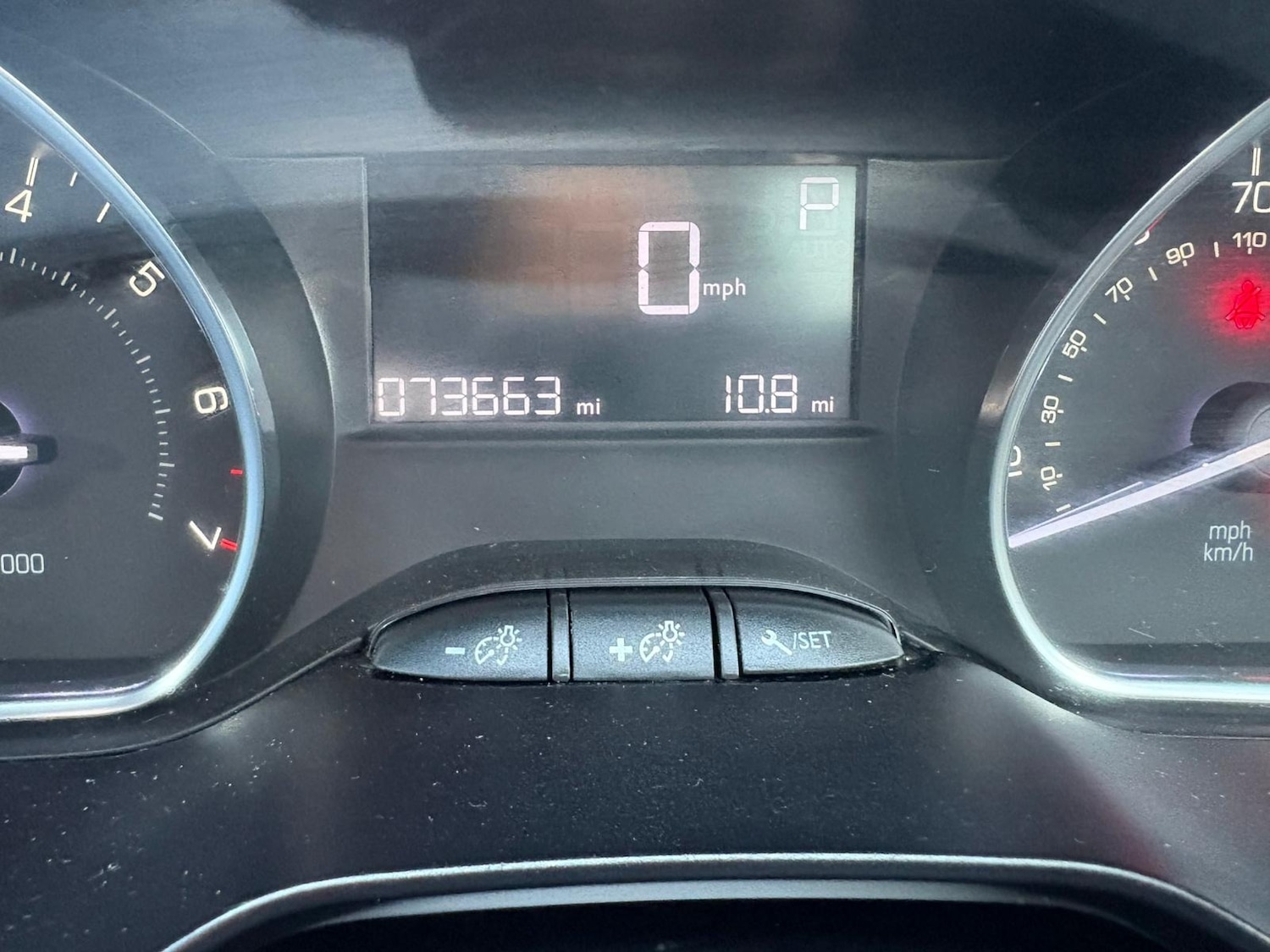 Used Peugeot 208 2015 for sale - 76426380: Photo 4