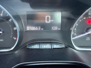 Used Peugeot 208 2015 for sale - 76426380: Photo