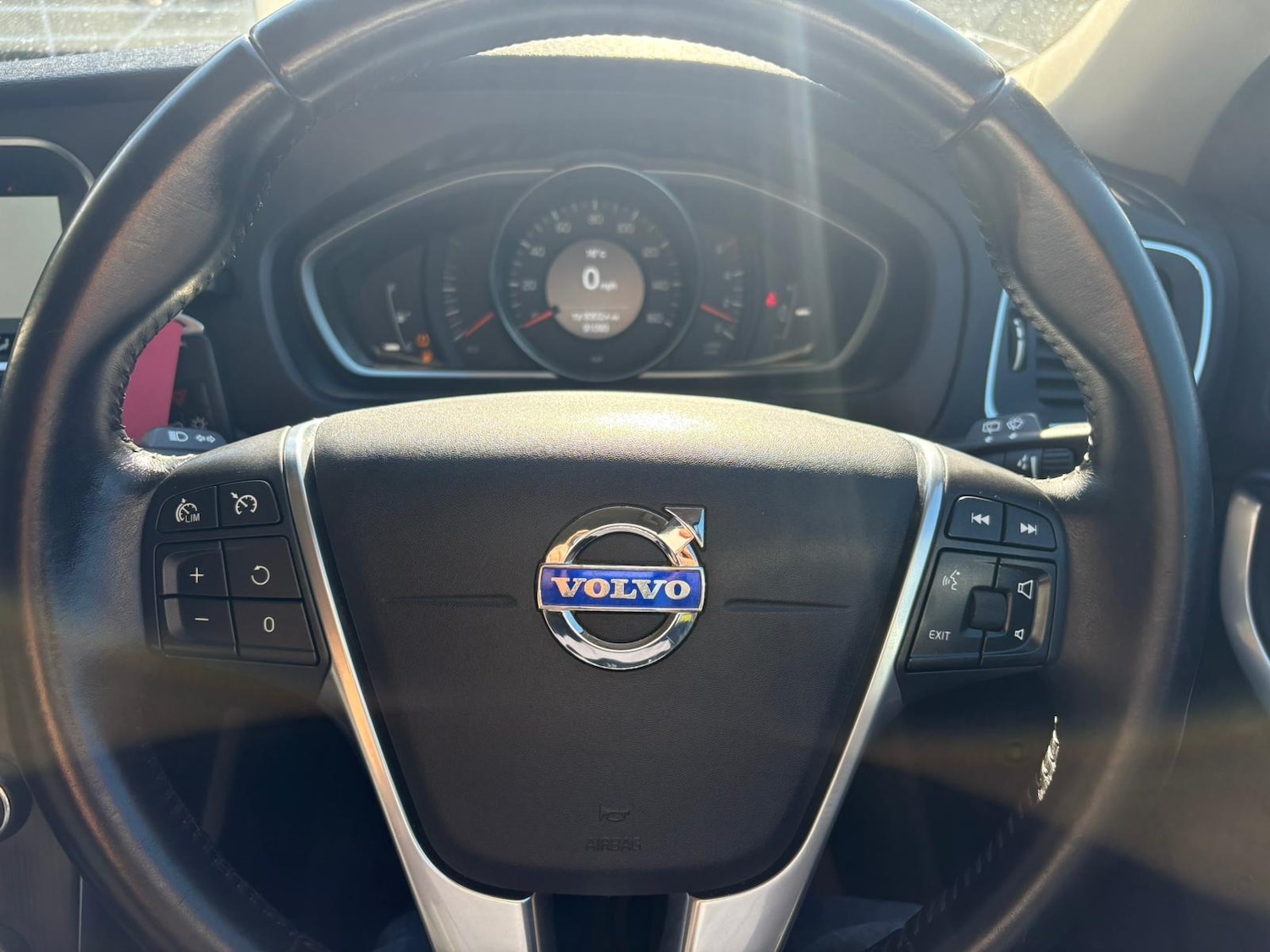 Used Volvo V40 2015 for sale - 76036265: Photo 8