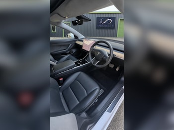 Used Tesla Model 3 2020 for sale - 79232320: Photo