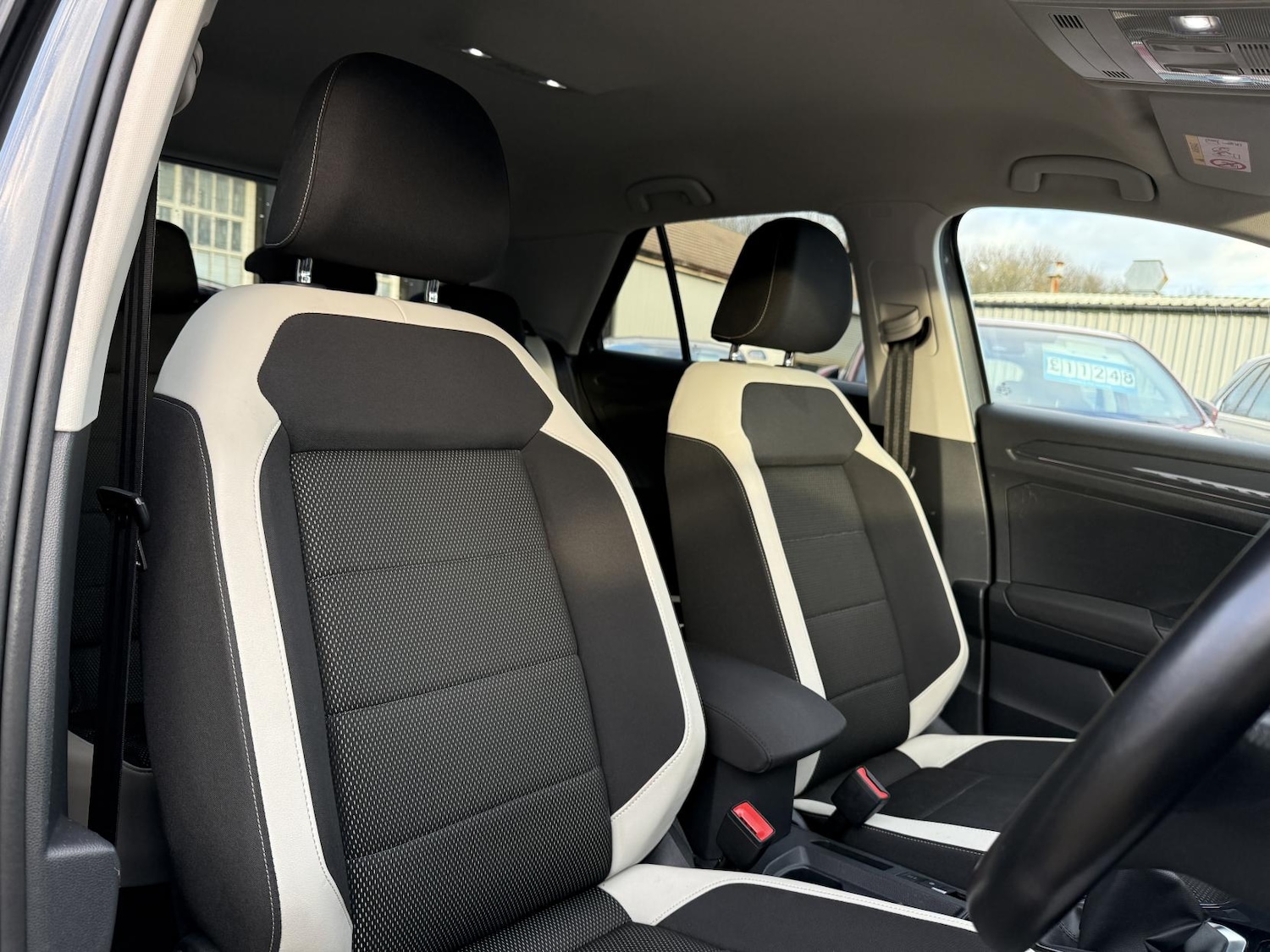 Used Volkswagen T-Roc 2018 for sale - 76431205: Photo 12