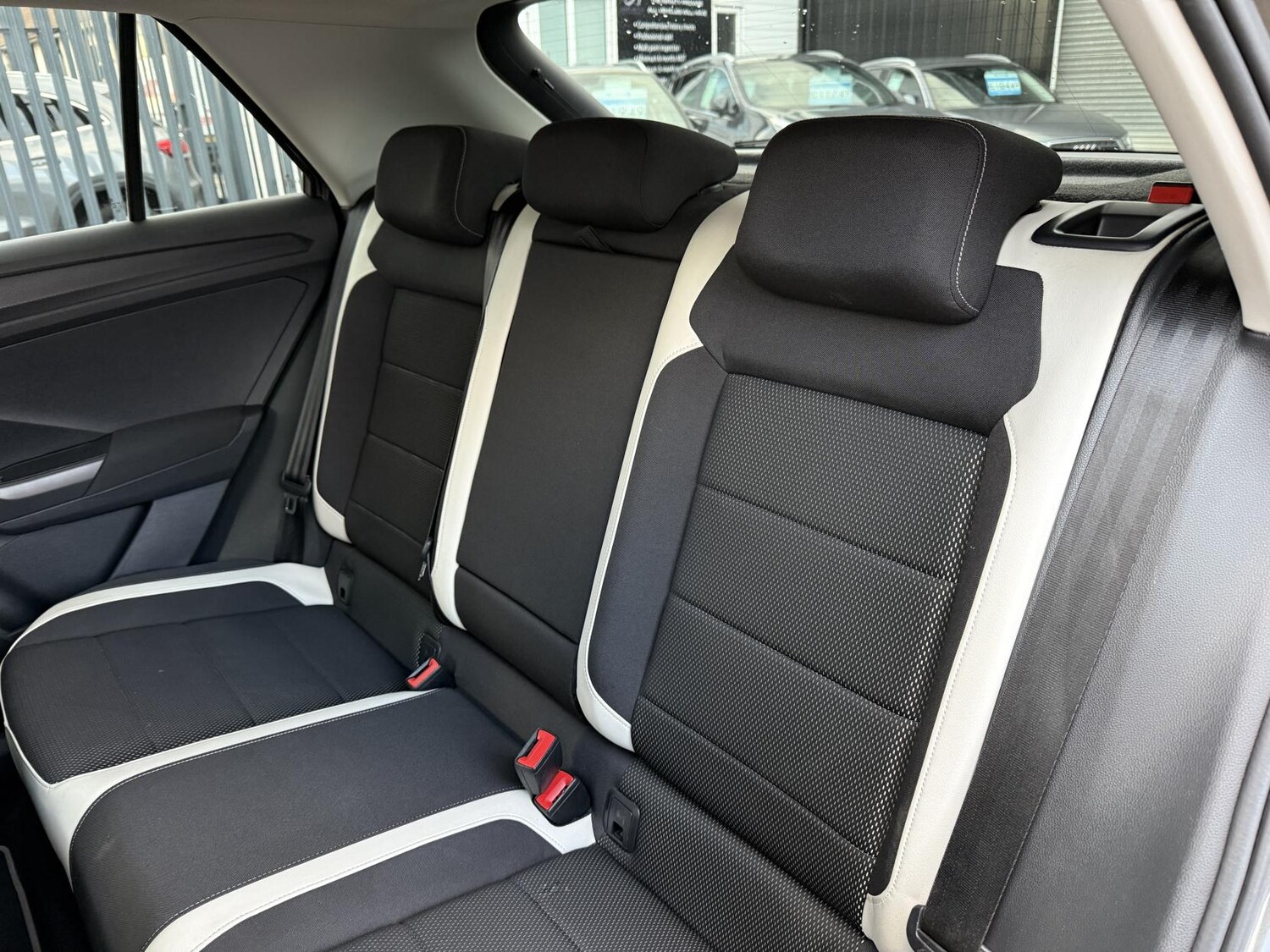 Used Volkswagen T-Roc 2018 for sale - 76431205: Photo 14