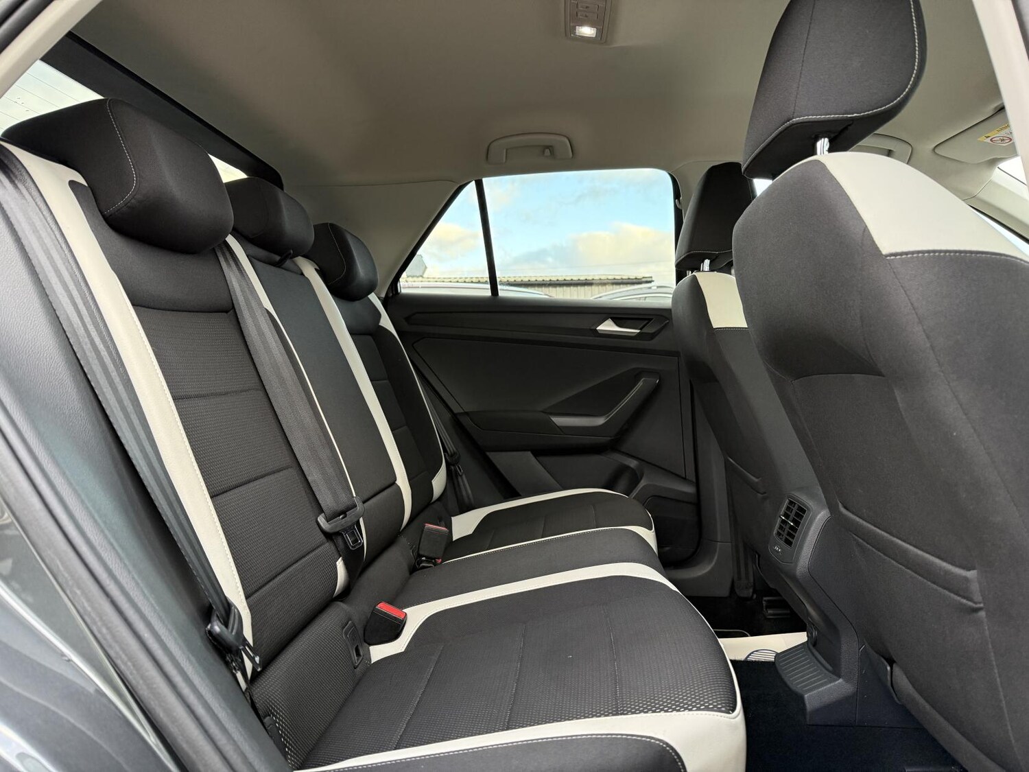 Used Volkswagen T-Roc 2018 for sale - 76431205: Photo 17