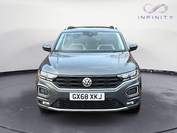 Used Volkswagen T-Roc 2018 for sale - 76431205: Photo