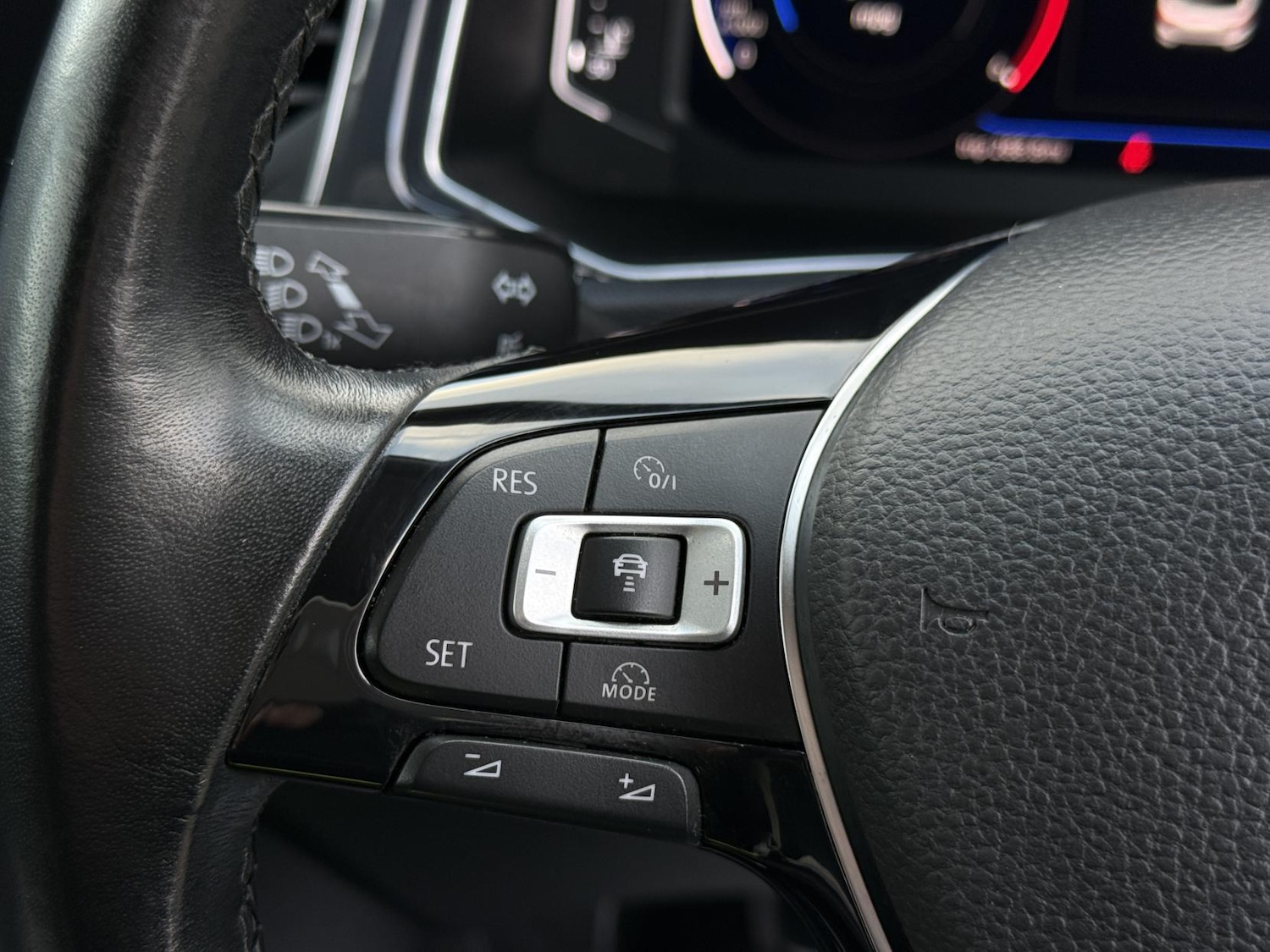 Used Volkswagen T-Roc 2018 for sale - 76431205: Photo 30