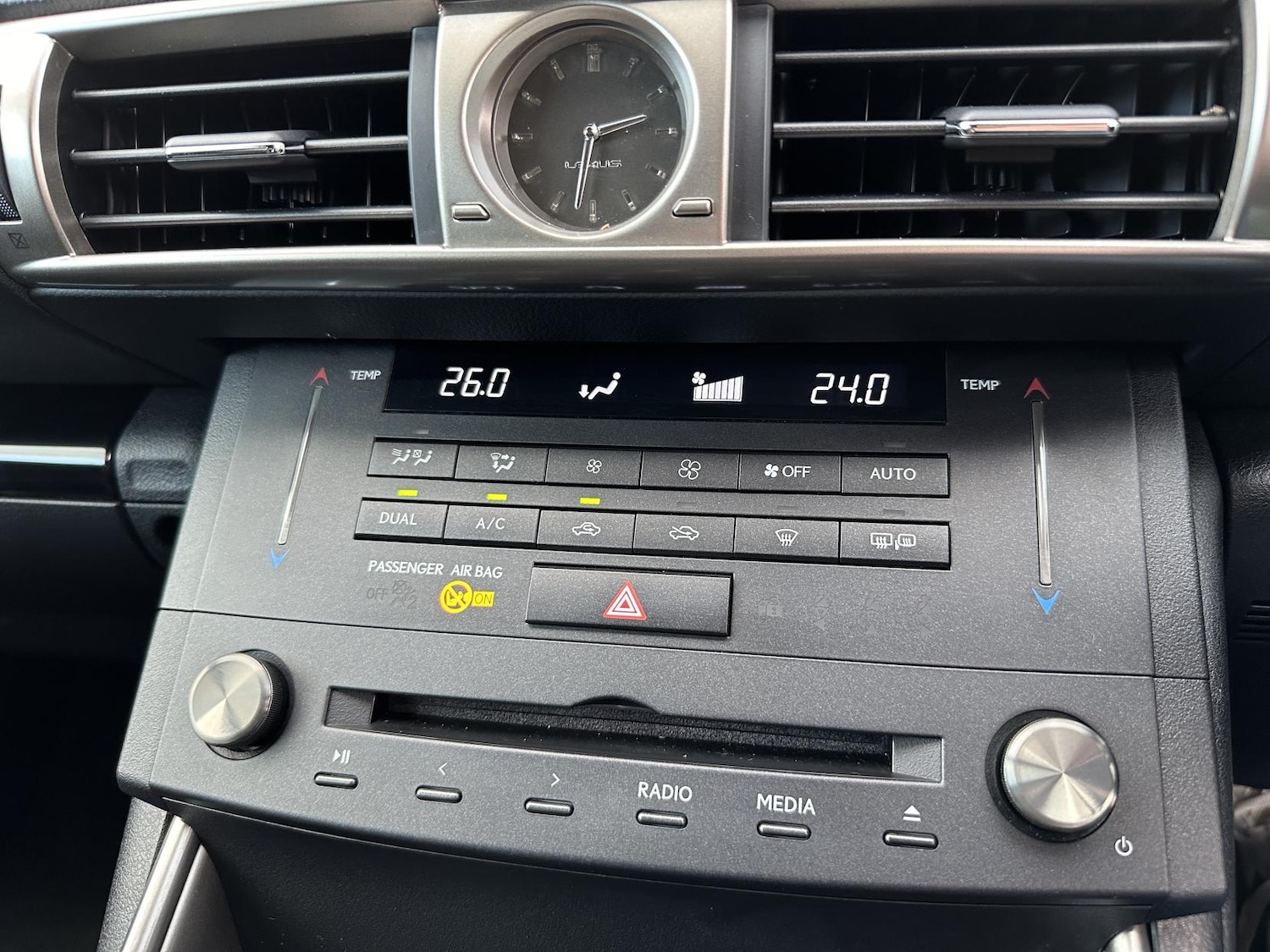 Used Lexus IS 2016 for sale - 76519543: Photo 32