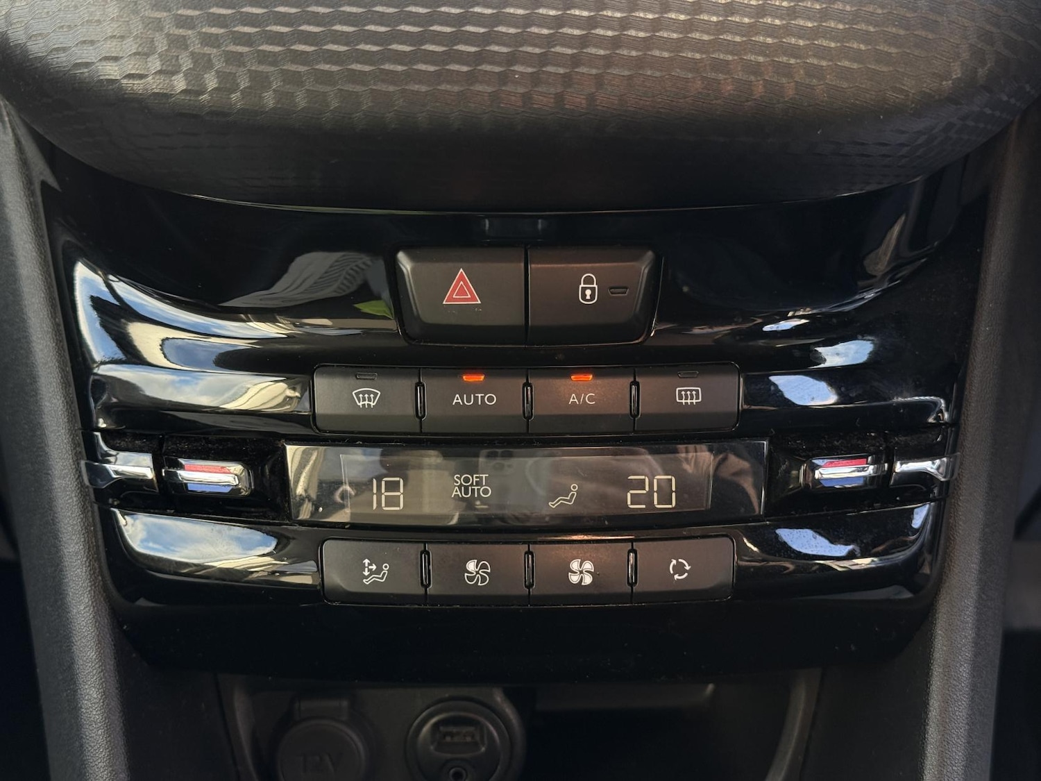 Used Peugeot 2008 2017 for sale - 76545471: Photo 22