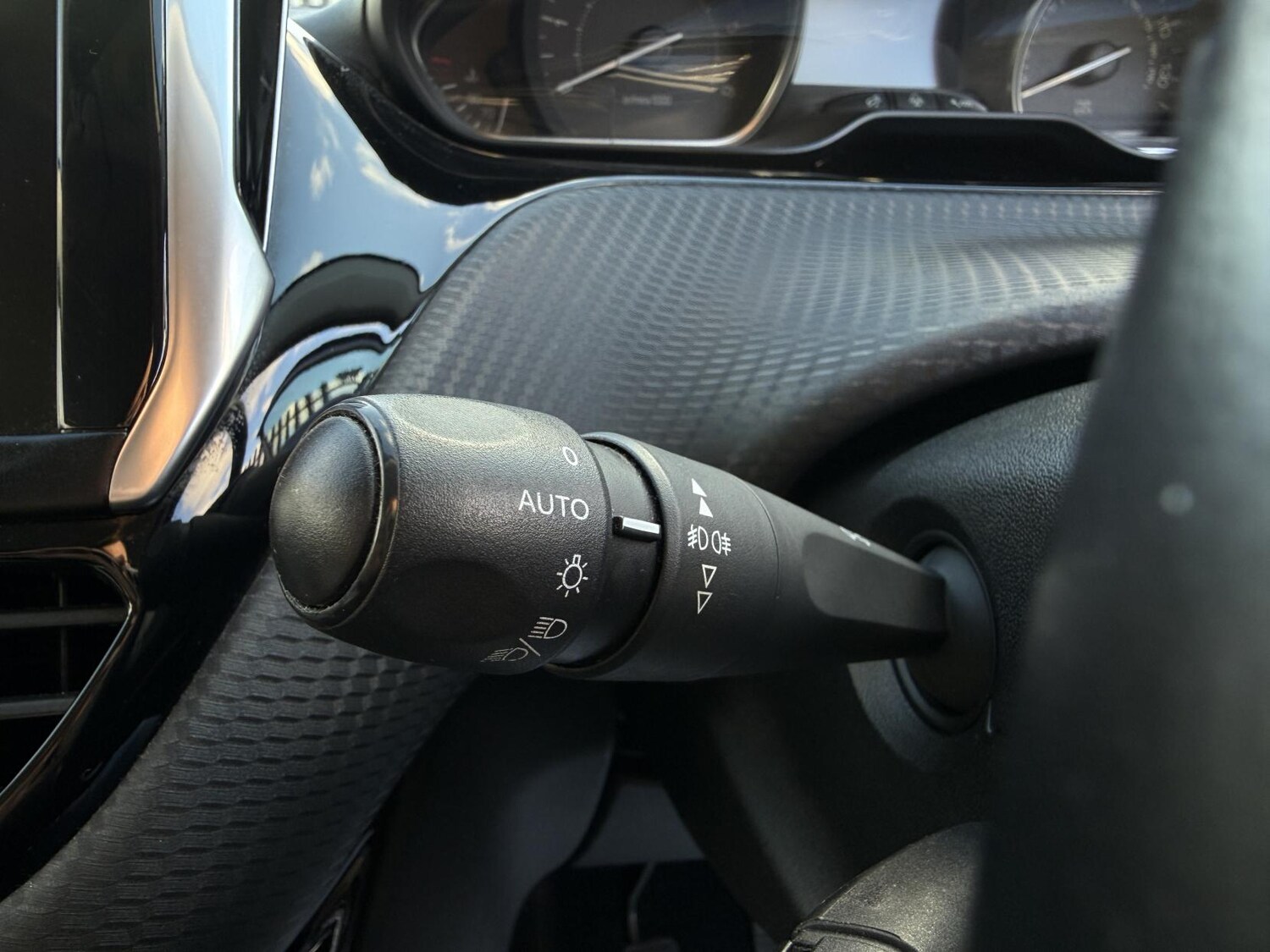 Used Peugeot 2008 2017 for sale - 76545471: Photo 23