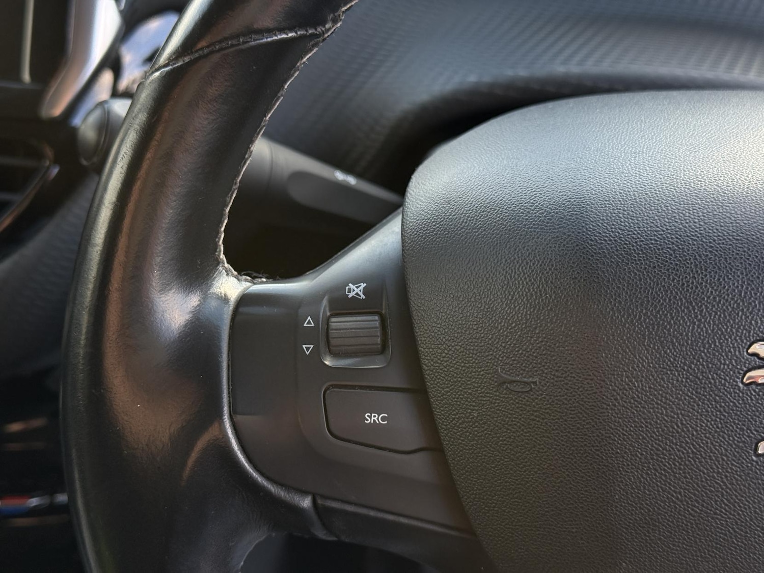 Used Peugeot 2008 2017 for sale - 76545471: Photo 26