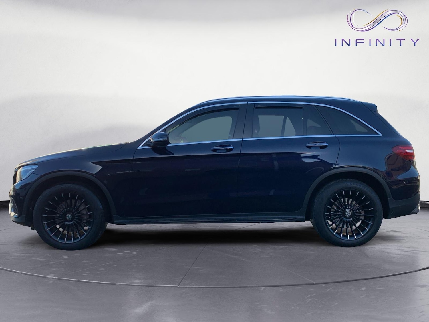 Used Mercedes-Benz GLC 2018 for sale - 76519549: Photo 2