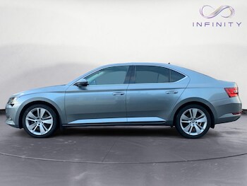 Used Skoda Superb 2018 for sale - 76494355: Photo