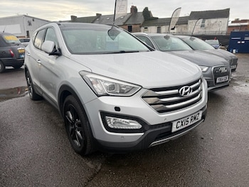 Used Hyundai Santa Fe 2015 for sale - 76820305: Photo