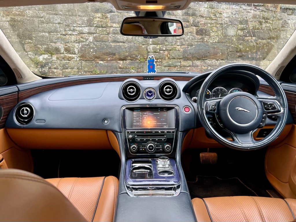 Used Jaguar XJ 2011 for sale - 76820659: Photo 18
