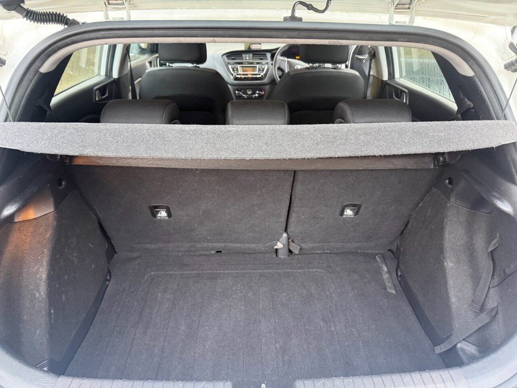 Used Hyundai i20 2017 for sale - 77121700: Photo 9