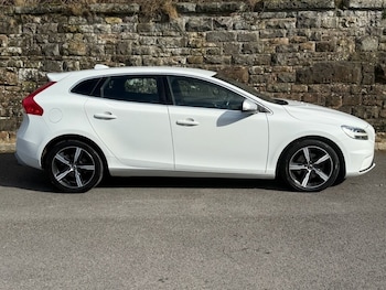 Used Volvo V40 2016 for sale - 77990530: Photo