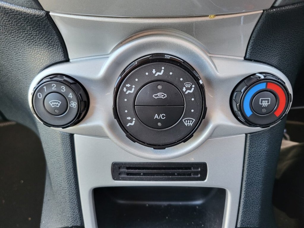 Used Ford Fiesta 2010 for sale - 76820439: Photo 16