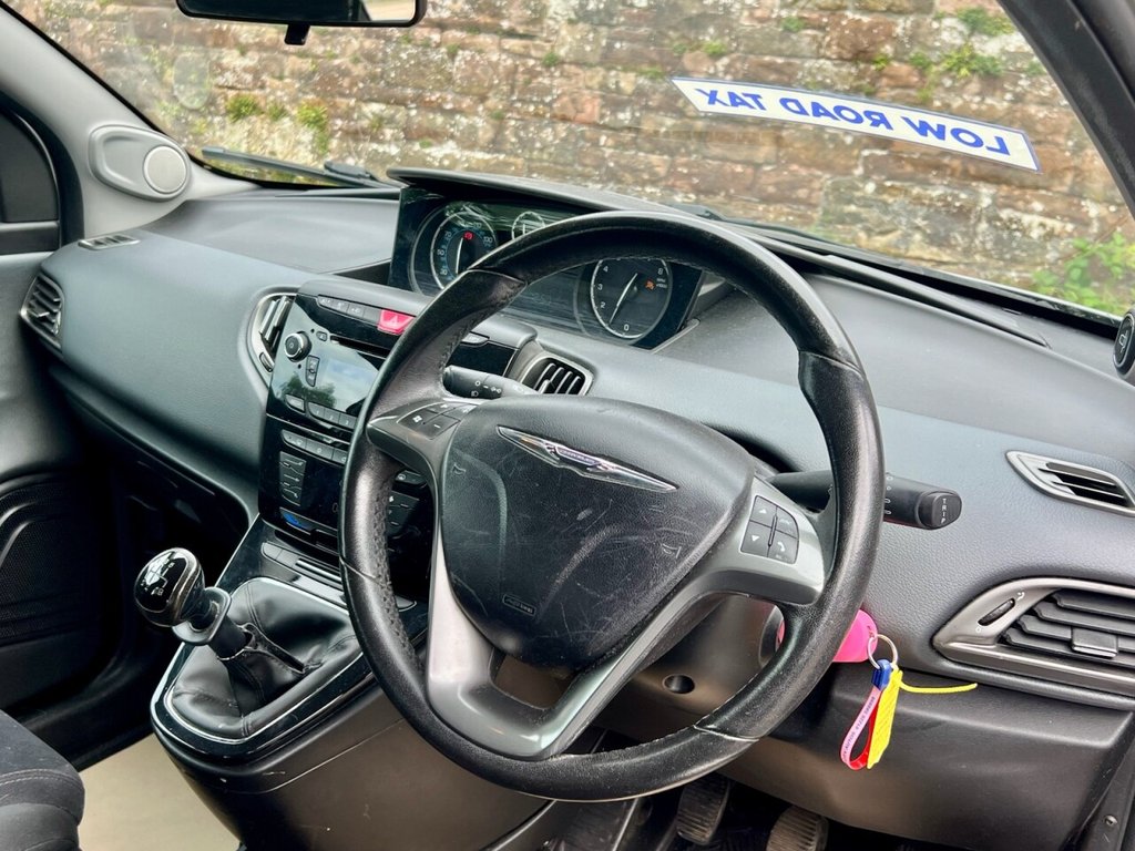 Used Chrysler Ypsilon 2011 for sale - 76820513: Photo 9