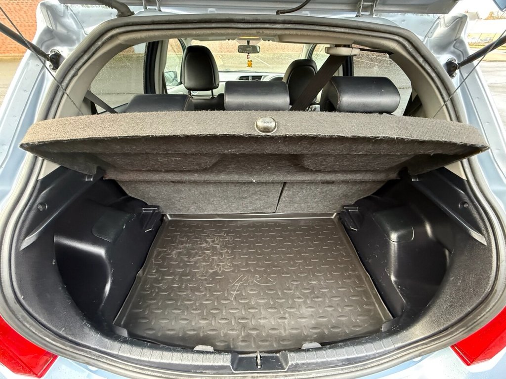 Used Toyota Yaris 2012 for sale - 76820639: Photo 4