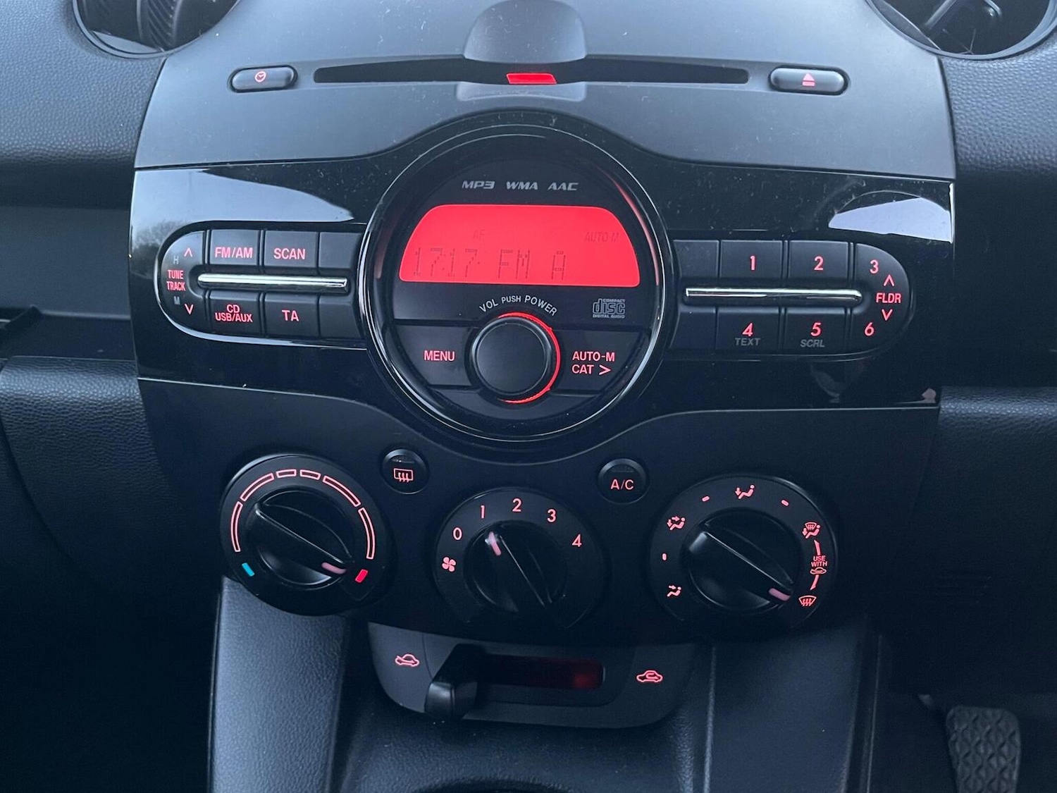 Used Mazda Mazda2 2015 for sale - 76896997: Photo 38