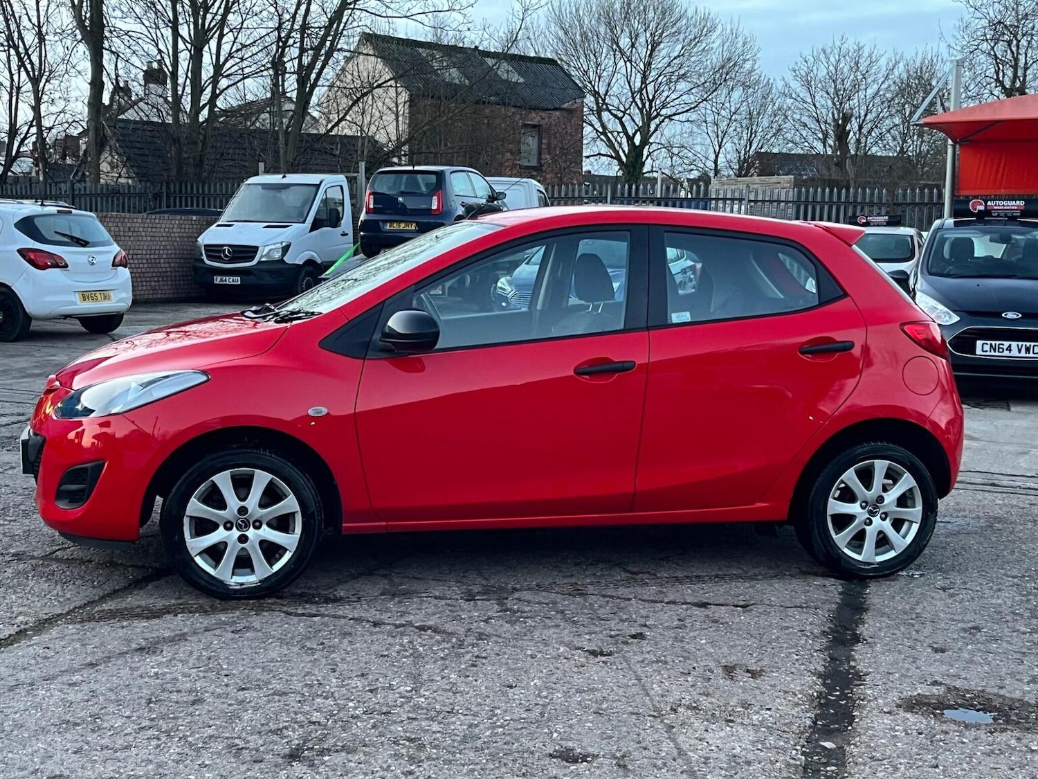 Used Mazda Mazda2 2015 for sale - 76896997: Photo 4