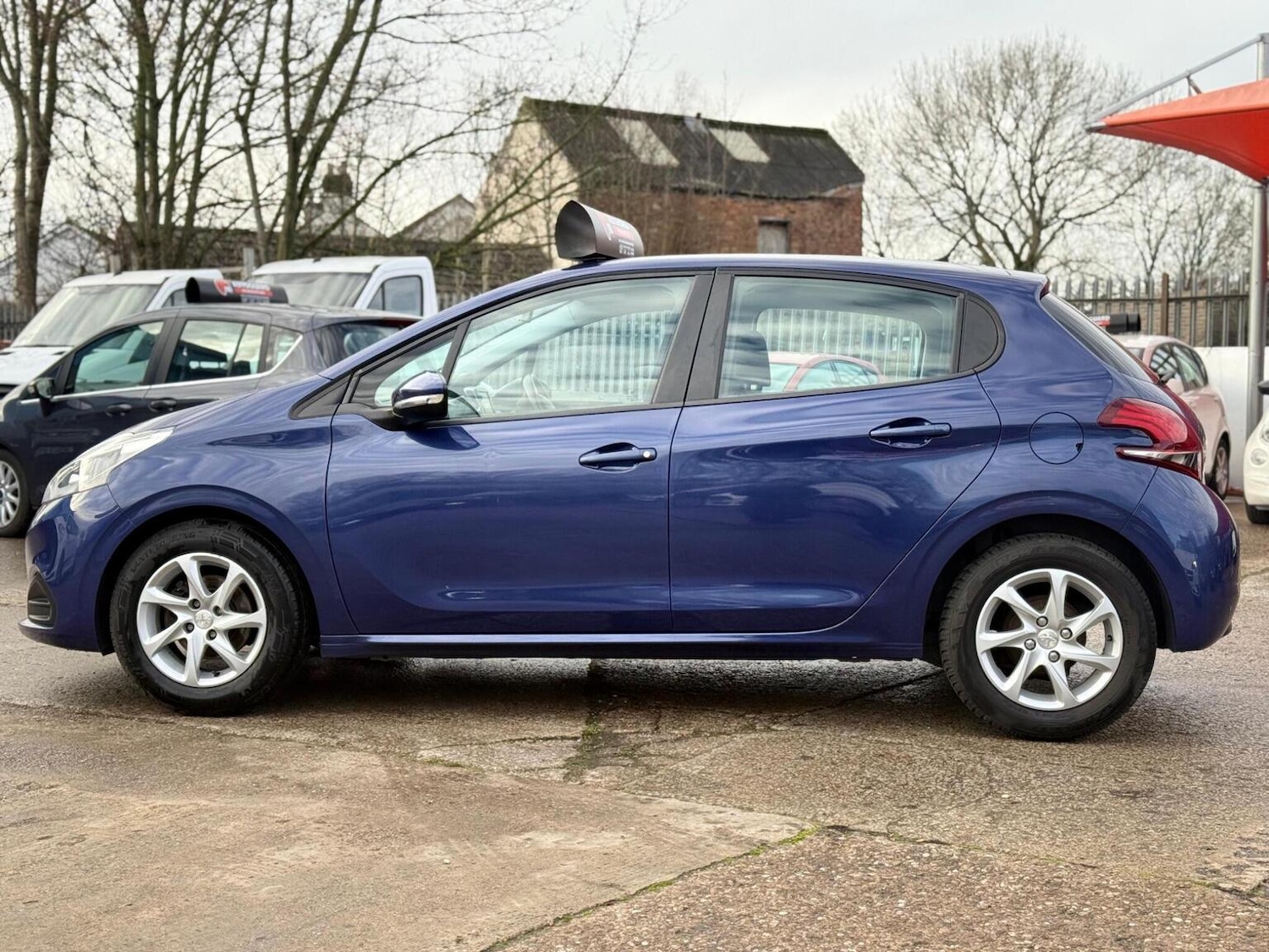 Used Peugeot 208 2017 for sale - 76605629: Photo 8