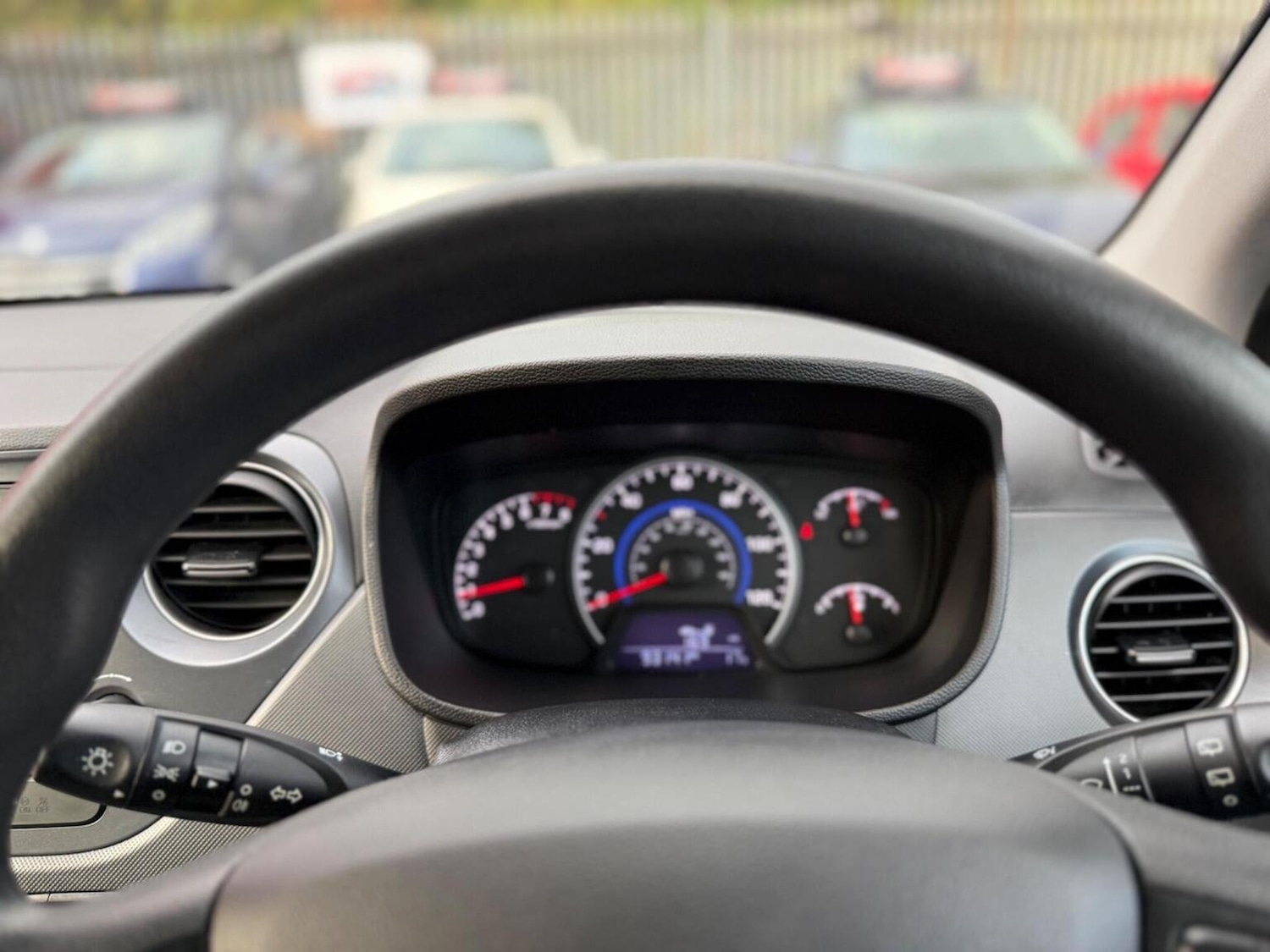 Used Hyundai i10 2017 for sale - 76793873: Photo 19