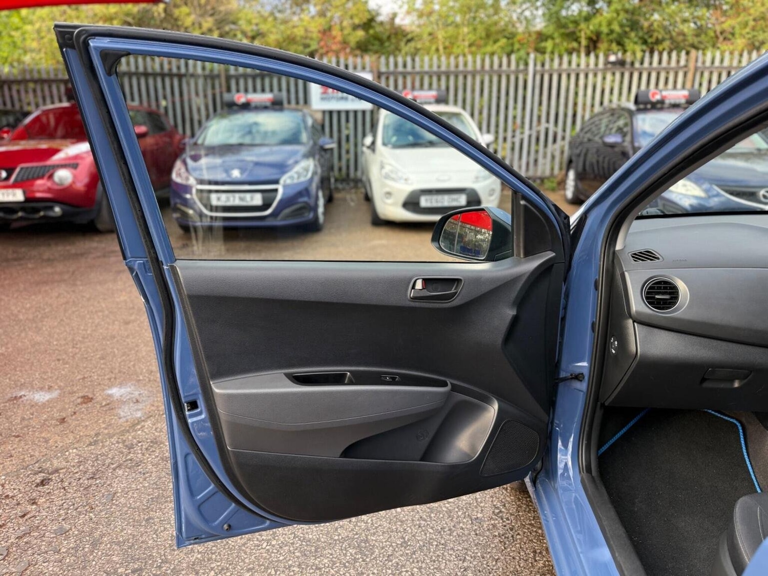 Used Hyundai i10 2017 for sale - 76793873: Photo 29